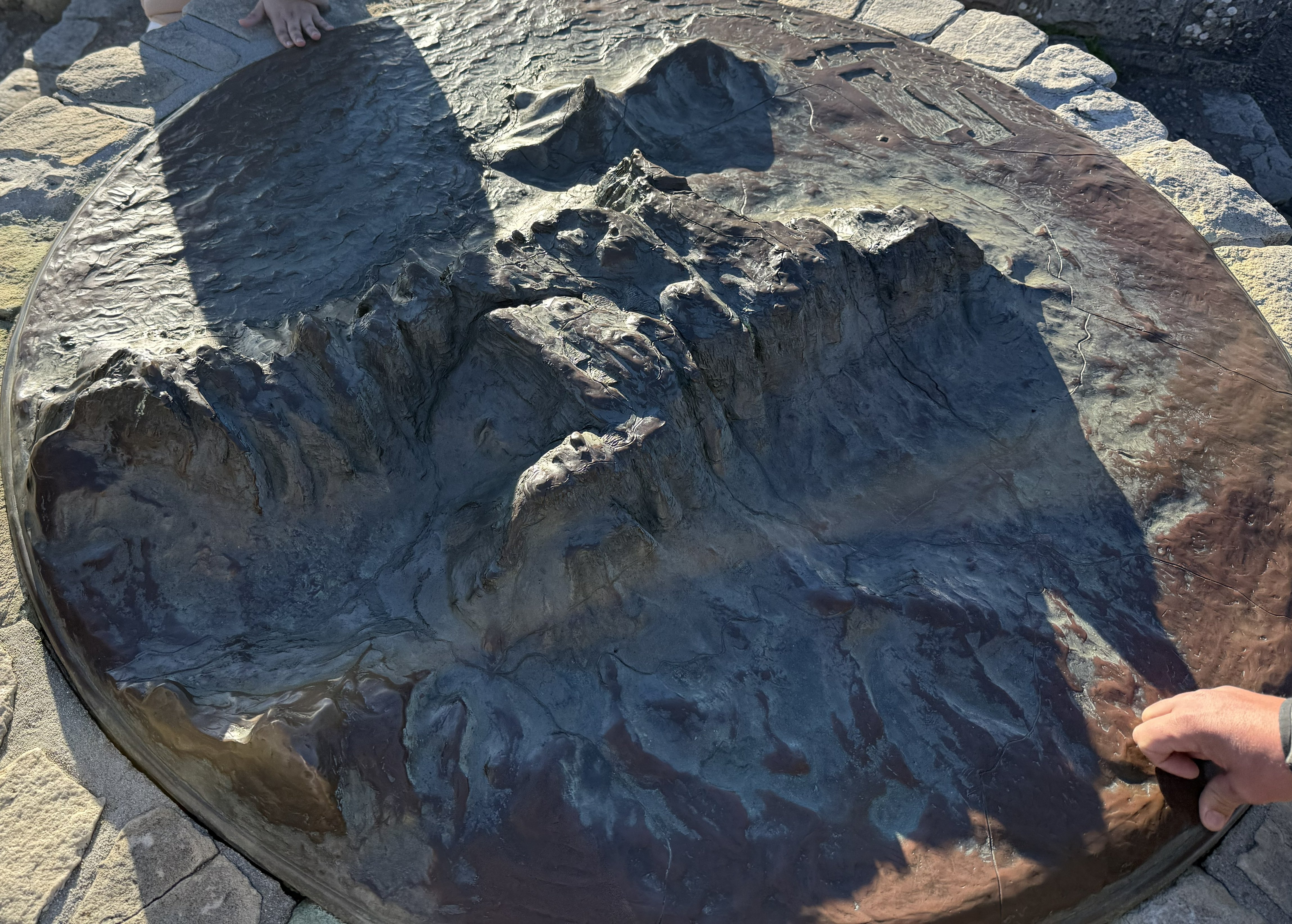 A relief model of the whole Cape Peninsula up top, which Dylan used to show us the lie of the land — the route we would drive around it the next day, and the tiny patch of summit w
